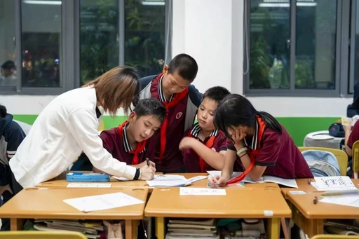 学生参与点亮未来环境教育课程